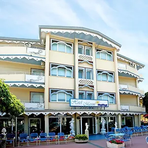 Maxim Hotel